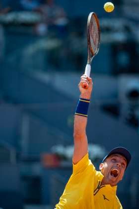 Mutua Madrid Open 2025 Roberto Bautista Agut of Spain serves the ball against Alexander Zverev of Germany during the second round match of the Mutua Madrid Open 2025 tournament celebrated at La Caja Magica on April 25, 2025 in Madrid, Spain. Madrid La Caja Magica Madrid Spain Copyright: xAlbertoxGardinx AGardin_20250425_Mutua_Madrid_Open_10200