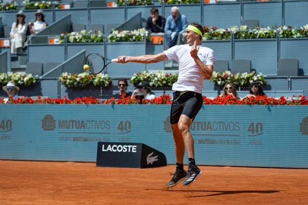 Mutua Madrid Open 2025 Alexander Zverev of Germany plays a forehand against Roberto Bautista Agut of Spain during the second round match of the Mutua Madrid Open 2025 tournament celebrated at La Caja Magica on April 25, 2025 in Madrid, Spain. Madrid La Caja Magica Madrid Spain Copyright: xAlbertoxGardinx AGardin_20250425_Mutua_Madrid_Open_10204