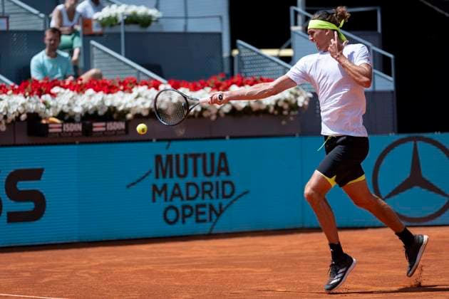 Mutua Madrid Open 2025 Alexander Zverev of Germany plays a forehand against Roberto Bautista Agut of Spain during the second round match of the Mutua Madrid Open 2025 tournament celebrated at La Caja Magica on April 25, 2025 in Madrid, Spain. Madrid La Caja Magica Madrid Spain Copyright: xAlbertoxGardinx AGardin_20250425_Mutua_Madrid_Open_10205