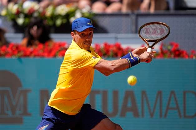 April 25, 2025, Madrid, Madrid, Spain: Roberto Bautista Agut of Spain in action against Alexander Zverev of Germany during the Mutua Madrid Open 2025, ATP, Tennis Herren Masters 1000 and WTA, Tennis Damen 1000 tennis tournament, celebrated at Caja Magica on April 25, 2025 in Madrid, Spain. Madrid Spain - ZUMAa181 20250425_zaa_a181_150 Copyright: xOscarxJ.xBarrosox