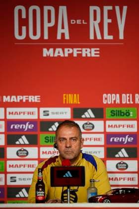Sport Themen der Woche KW17 Sport Bilder des Tages FC Barcelona, Barca Training Session Hansi Flick head coach of FC Barcelona speaks during press conference, PK, Pressekonferenz before the Copa del Rey Final Match between FC Barcelona and Real Madrid at Estadio de La Cartuja on April 25, 2025 in Seville, Spain. Seville Cadiz Spain  Copyright: xJosexBretonx originalFilename:bretonhernandez-fcbarcel250425_npipk.jpg