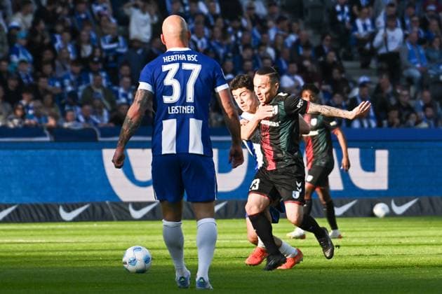 Fussball 2.Bundesliga, Hertha BSC Berlin - 1.FC Magdeburg 25.04.2025, xdanx, Fussball 2.Bundesliga, Hertha BSC Berlin - 1.FC Magdeburg v.l.Ibrahim Maza (Hertha BSC),BarÄ±Åü Atik (1.FC Magdeburg) Zweikampf, Duell, Kampf, tackle (DFL DFB REGULATIONS PROHIBIT ANY USE OF PHOTOGRAPHS as IMAGE SEQUENCES and or QUASI-VIDEO) Daniel Lakomski Mix1Press Berlin Olympiastadion Berlin Deutschland (DEU)