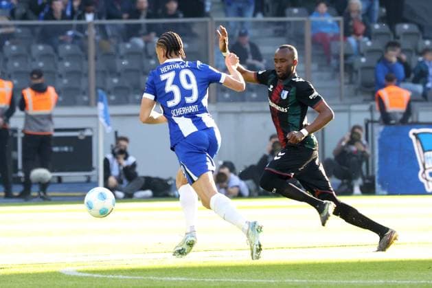 DEU, DFL, 2. FBL, Hertha BSC vs. 1.FC Magdeburg, 25.04.2025, Berliner Olympiastadion, Berlin, DEU, DFL, 2. FBL, Hertha BSC vs. 1.FC Magdeburg, im Bild Derry Scherhant (Hertha BSC Berlin 39), Lubambo Musonda (1.FC Magdeburg 19) DFL - regulations prohibit any use of Photographs as image sequences and or quasi-video