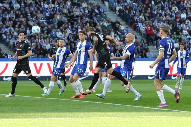 25.04.2025, xtgx, Fussball - 2.Bundesliga, Hertha BSC Berlin - 1.FC Magdeburg emspor, v.l. Alexander Nollenberger (Magdeburg, 17 ) Kopfball (DFL DFB REGULATIONS PROHIBIT ANY USE OF PHOTOGRAPHS as IMAGE SEQUENCES and or QUASI-VIDEO) Berlin
