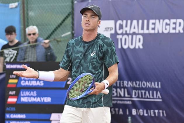 Vilius Gaubas (LTU) complains with chair umpire during the semi-final match of ATP, Tennis Herren Roma Garden Open against Lukas Neumayer (AUT) at Tennis Club Garden on April 25, 2025 in Rome, Italy  Copyright: xRobertoxBettacchi IPAxSportx xipa-agency.netx xx IPA_56885127 IPA_Agency_IPA56885127
