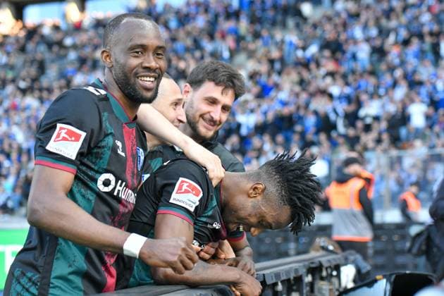 Sport Bilder des Tages Fussball 2.Bundesliga, Hertha BSC Berlin - 1.FC Magdeburg 25.04.2025, xdanx, Fussball 2.Bundesliga, Hertha BSC Berlin - 1.FC Magdeburg 2v.l. Lubambo Musonda (1.FC Magdeburg) Jubel nach dem 0:1 (DFL DFB REGULATIONS PROHIBIT ANY USE OF PHOTOGRAPHS as IMAGE SEQUENCES and or QUASI-VIDEO) Daniel Lakomski Mix1Press Berlin Olympiastadion Berlin Deutschland (DEU)