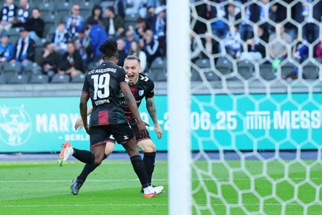 2. Fußball Bundesliga, Hertha BSC - 1. FC Magdeburg Torjubel, Jubel . Lubambo Musonda (Magdeburg 19) jubelt über das Tor zum 0:1 mit Bar?? Atik (Magdeburg 23) . während der Begegnung in der 2. Fußball Bundesliga, Hertha BSC - 1. FC Magdeburg in Berlin, Olympiastadion, am 25.04.2025. DFB regulations prohibit any use of photographs as image sequences and or quasi video.