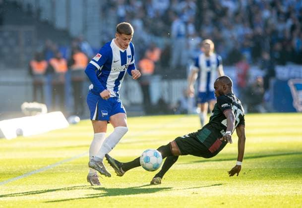 Fussball, Herren, Saison 2024 2025, 2. Bundesliga (31. Spieltag), Hertha BSC - 1. FC Magdeburg, v.l. Michael Cuisance (Hertha BSC), Silas Gnaka (1. FC Magdeburg), 25.04. 2025,