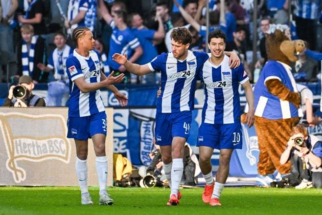 Fussball 2.Bundesliga, Hertha BSC Berlin - 1.FC Magdeburg 25.04.2025, xdanx, Fussball 2.Bundesliga, Hertha BSC Berlin - 1.FC Magdeburg v.l.Derry Scherhant (Hertha BSC), Torschuetze Linus Gechter (Hertha BSC), Ibrahim Maza (Hertha BSC) Jubel nach dem 1:1 (DFL DFB REGULATIONS PROHIBIT ANY USE OF PHOTOGRAPHS as IMAGE SEQUENCES and or QUASI-VIDEO) Daniel Lakomski Mix1Press Berlin Olympiastadion Berlin Deutschland (DEU)