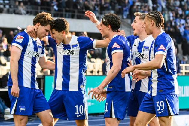 Sport Bilder des Tages im Bild v.l.: Linus Gechter (Hertha BSC, 44), Ibrahim Maza (Hertha BSC, 10), Fabian Reese (Hertha BSC, 11), Derry Scherhant (Hertha BSC, 39), Kopfballtor durch Linus Gechter (Hertha BSC, 44), Tor, Tor, Treffer, Jubel, Torjubel, Freude, Begeisterung, feiert, GER, Berlin, Fussball, Hertha BSC vs 1.FC Magdeburg, DFB, Bundesliga, Spielzeit 2024 2025, DFB DFL REGULATIONS PROHIBIT ANY USE OF PHOTOGRAPHS AS IMAGE SEQUENCES AND OR QUASI-VIDEO, 25.04.2025