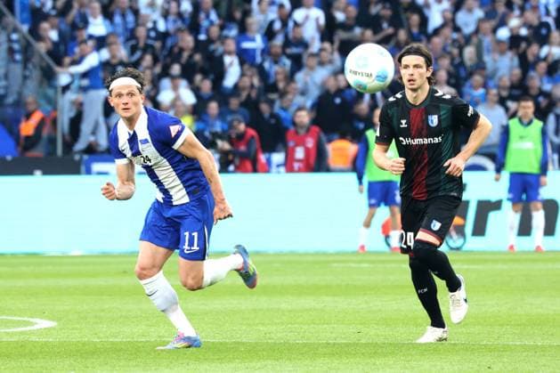 DEU, DFL, 2. FBL, Hertha BSC vs. 1.FC Magdeburg, 25.04.2025, Berliner Olympiastadion, Berlin, DEU, DFL, 2. FBL, Hertha BSC vs. 1.FC Magdeburg, im Bild Fabian Reese (Hertha BSC Berlin 11), Jean Hugonet (1.FC Magdeburg 24) DFL - regulations prohibit any use of Photographs as image sequences and or quasi-video