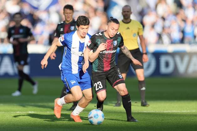 2. Fußball Bundesliga, Hertha BSC - 1. FC Magdeburg Bar?? Atik (Magdeburg 23) im Zweikampf mit Ibrahim Maza (Hertha BSC Berlin 10), während der Begegnung in der 2. Fußball Bundesliga, Hertha BSC - 1. FC Magdeburg in Berlin, Olympiastadion, am 25.04.2025. DFB regulations prohibit any use of photographs as image sequences and or quasi video.