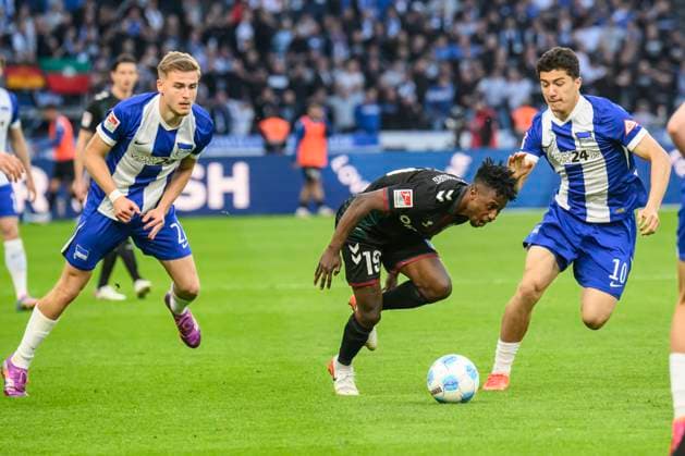 im Bild v.l.: Michael Cuisance (Hertha BSC, 27), Lubambo Musonda (1.FC Magdeburg, 19), Ibrahim Maza (Hertha BSC, 10), Zweikampf, Action, Kampf, kaempft um den Ball, GER, Berlin, Fussball, Hertha BSC vs 1.FC Magdeburg, DFB, Bundesliga, Spielzeit 2024 2025, DFB DFL REGULATIONS PROHIBIT ANY USE OF PHOTOGRAPHS AS IMAGE SEQUENCES AND OR QUASI-VIDEO, 25.04.2025
