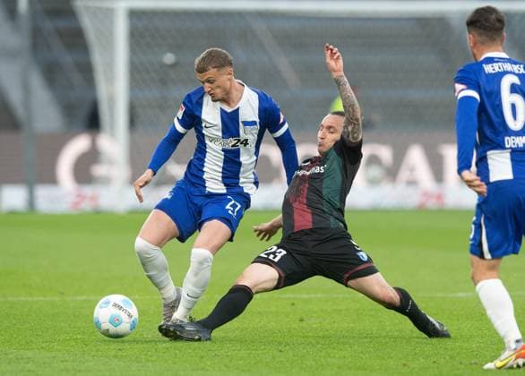 Fussball, Herren, Saison 2024 2025, 2. Bundesliga (31. Spieltag), Hertha BSC - 1. FC Magdeburg, v.l. Michael Cuisance (Hertha BSC), Baris Atik (1. FC Magdeburg), Diego Demme (Hertha BSC), 25.04. 2025,