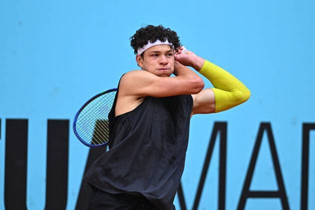 Mutua Madrid Open Men - Spain Ben Shelton (USA) during his first round match at the Mutua Madrid Open in Madrid, Spain, on April, 25, 2025. Photo by Corinne Dubreuil ABACAPRESS.COM Madrid Spain  Copyright: xDubreuilxCorinne ABACAx