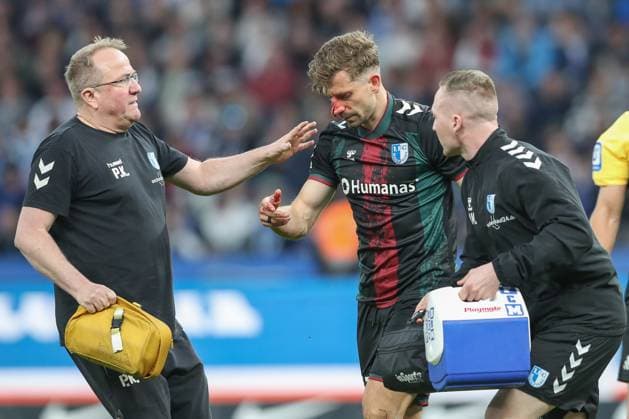 Bilder des Jahres 2025, Sport 04 April Sport Themen der Woche KW17 Sport Bilder des Tages 25.04.2025, xtgx, Fussball - 2.Bundesliga, Hertha BSC Berlin - 1.FC Magdeburg emspor, v.l. Alexander Nollenberger (Magdeburg, 17 ) ist an der Nase verletzt, Verletzung (DFL DFB REGULATIONS PROHIBIT ANY USE OF PHOTOGRAPHS as IMAGE SEQUENCES and or QUASI-VIDEO) Berlin *** 25 04 2025, xtgx, Soccer 2 Bundesliga, Hertha BSC Berlin 1 FC Magdeburg emspor, v l Alexander Nollenberger Magdeburg, 17 is injured on the nose, injury DFL DFB REGULATIONS PROHIBIT ANY USE OF PHOTOGRAPHS as IMAGE SEQUENCES and or QUASI VIDEO Berlin