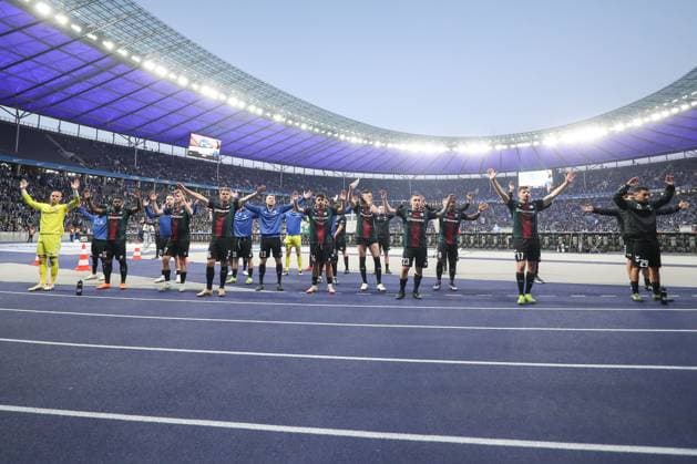 25.04.2025, xtgx, Fussball - 2.Bundesliga, Hertha BSC Berlin - 1.FC Magdeburg emspor, v.l. Magdeburg vor ihren Fans (DFL DFB REGULATIONS PROHIBIT ANY USE OF PHOTOGRAPHS as IMAGE SEQUENCES and or QUASI-VIDEO) Berlin