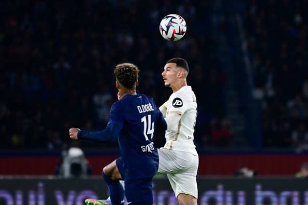 FOOTBALL : PSG vs Nice - Ligue 1 - 25 04 2025 Desire Doue ( 14 - PSG ) and Badredine Bouanani ( 19 - Nice ) during the Ligue 1 match between Paris Saint Germain and OGC Nice at Parc Des Princes on April 25 , 2025 in Paris, France. ( Photo by Dante Badano PsnewZ ) - ParisFrance  Copyright: xDantexBadanox