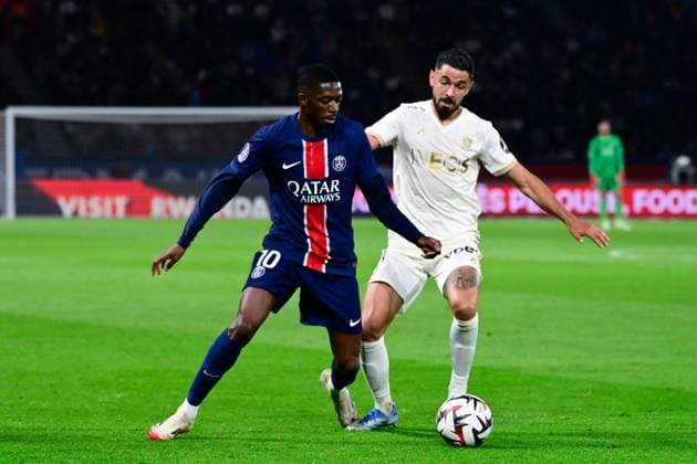 FOOTBALL : PSG vs Nice - Ligue 1 - 25 04 2025 Ousmane DEMBELE ( 10 - PSG ) and Morgan SANSON ( 11 - Nice ) during the Ligue 1 match between Paris Saint Germain and OGC Nice at Parc Des Princes on April 25 , 2025 in Paris, France. ( Photo by Dante Badano PsnewZ ) - ParisFrance  Copyright: xDantexBadanox