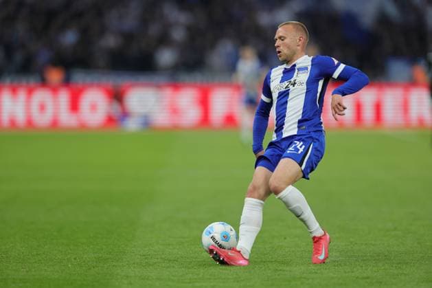 2. Fußball Bundesliga, Hertha BSC - 1. FC Magdeburg Freisteller, Einzelbild. Jón Dagur Þorsteinsson (Hertha BSC Berlin 24), während der Begegnung in der 2. Fußball Bundesliga, Hertha BSC - 1. FC Magdeburg in Berlin, Olympiastadion, am 25.04.2025. DFB regulations prohibit any use of photographs as image sequences and or quasi video.