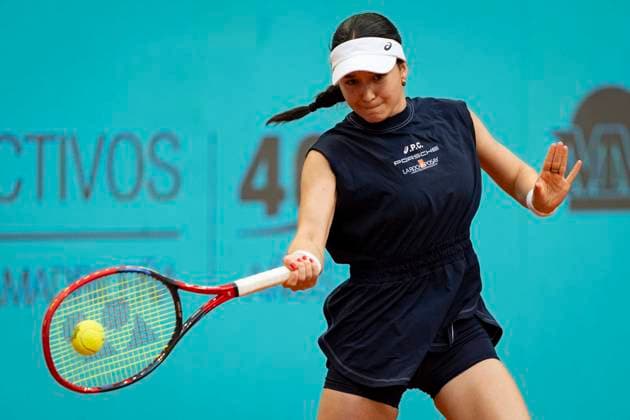 Sport Themen der Woche KW17 Sport Bilder des Tages Mutua Madrid Open 2025 Eva Lys of Germany plays a forehand against Jessica Pegula of USA during the second round match of the Mutua Madrid Open 2025 tournament celebrated at La Caja Magica on April 25, 2025 in Madrid, Spain. Madrid La Caja Magica Madrid Spain Copyright: xAlbertoxGardinx AGardin_20250425_Mutua_Madrid_Open_10374