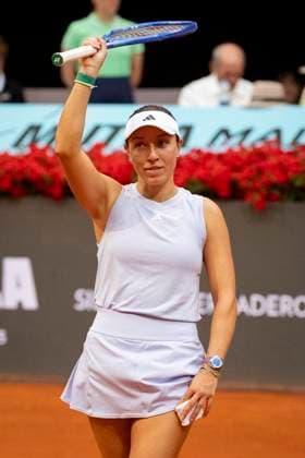 Mutua Madrid Open 2025 Jessica Pegula of USA celebrates victory after his match against Eva Lys of Germany during the second round match of the Mutua Madrid Open 2025 tournament celebrated at La Caja Magica on April 25, 2025 in Madrid, Spain. Madrid La Caja Magica Madrid Spain Copyright: xAlbertoxGardinx AGardin_20250425_Mutua_Madrid_Open_10401