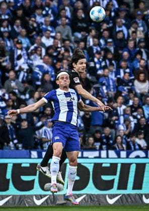 Fussball 2.Bundesliga, Hertha BSC Berlin - 1.FC Magdeburg 25.04.2025, xdanx, Fussball 2.Bundesliga, Hertha BSC Berlin - 1.FC Magdeburg v.l. Fabian Reese (Hertha BSC), Jean Hugonet (1.FC Magdeburg) Zweikampf, Duell, Kampf, tackle (DFL DFB REGULATIONS PROHIBIT ANY USE OF PHOTOGRAPHS as IMAGE SEQUENCES and or QUASI-VIDEO) Daniel Lakomski Mix1Press Berlin Olympiastadion Berlin Deutschland (DEU)