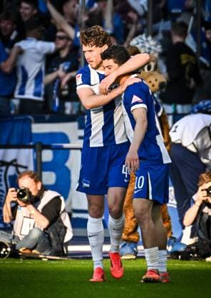 Fussball 2.Bundesliga, Hertha BSC Berlin - 1.FC Magdeburg 25.04.2025, xdanx, Fussball 2.Bundesliga, Hertha BSC Berlin - 1.FC Magdeburg v.l. Torschuetze Linus Gechter (Hertha BSC), Ibrahim Maza (Hertha BSC) Jubel nach dem Tor zum 1:1 (DFL DFB REGULATIONS PROHIBIT ANY USE OF PHOTOGRAPHS as IMAGE SEQUENCES and or QUASI-VIDEO) Daniel Lakomski Mix1Press Berlin Olympiastadion Berlin Deutschland (DEU)