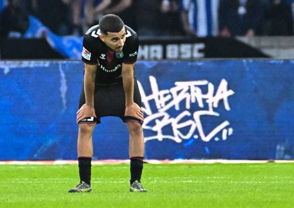 Fussball 2.Bundesliga, Hertha BSC Berlin - 1.FC Magdeburg 25.04.2025, xdanx, Fussball 2.Bundesliga, Hertha BSC Berlin - 1.FC Magdeburg v.l. Livan Burcu (1.FC Magdeburg) enttaeuscht, schaut enttaeuscht, niedergeschlagen, disappointed (DFL DFB REGULATIONS PROHIBIT ANY USE OF PHOTOGRAPHS as IMAGE SEQUENCES and or QUASI-VIDEO) Daniel Lakomski Mix1Press Berlin Olympiastadion Berlin Deutschland (DEU)