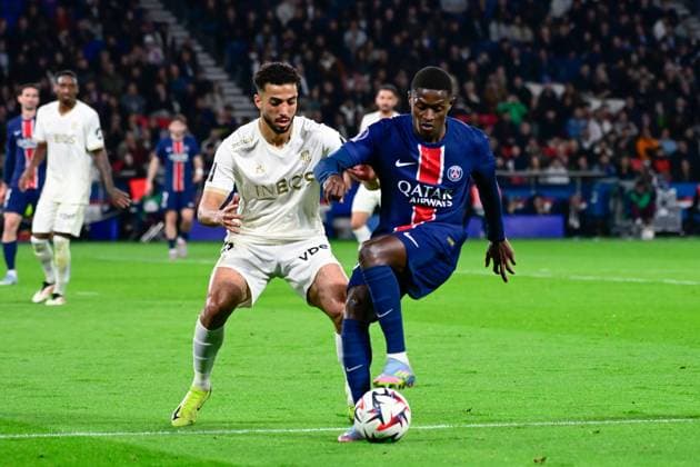 FOOTBALL : PSG vs Nice - Ligue 1 - 25 04 2025 TAVARES Nuno MENDES ( 25 - PSG ) and Mohamed Abdelmonem ( 5 - Nice ) during the Ligue 1 match between Paris Saint Germain and OGC Nice at Parc Des Princes on April 25 , 2025 in Paris, France. ( Photo by Dante Badano PsnewZ ) - ParisFrance  Copyright: xDantexBadanox