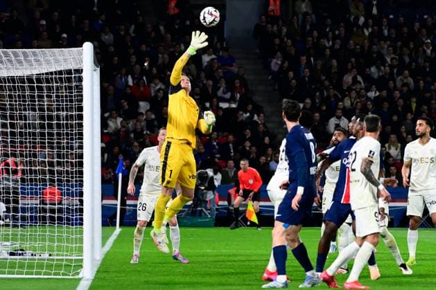 FOOTBALL : PSG vs Nice - Ligue 1 - 25 04 2025 Marcin BULKA ( 1 - Nice ) during the Ligue 1 match between Paris Saint Germain and OGC Nice at Parc Des Princes on April 25 , 2025 in Paris, France. ( Photo by Dante Badano PsnewZ ) - ParisFrance  Copyright: xDantexBadanox