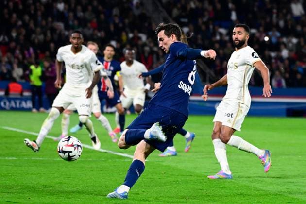 FOOTBALL : PSG vs Nice - Ligue 1 - 25 04 2025 Fabian Ruiz ( 8 - PSG ) during the Ligue 1 match between Paris Saint Germain and OGC Nice at Parc Des Princes on April 25 , 2025 in Paris, France. ( Photo by Dante Badano PsnewZ ) - ParisFrance  Copyright: xDantexBadanox