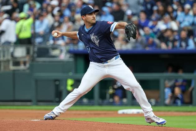 MLB, Baseball Herren, USA 2025: Astros Vs Royals APR 25 April 25, 2025: Kansas City Royals starting pitcher Seth Lugo (67) pitches against the Houston Astros during the first inning at Kauffman Stadium in Kansas City, MO. David Smith CSM (Credit Image: Â David Smith Cal Media) Kansas City Mo United States of America EDITORIAL USE ONLY Copyright: xx ZUMA-20250425_zma_c04_012.jpg DavidxSmithx csmphotothree378167