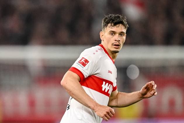 Fabian Rieder (VfB Stuttgart) Schaut waehrend des Spiels der 1. Bundesliga zwischen VfB Stuttgart und 1. FC Heidenheim 1846, MHPArena Stuttgart am 25. April 2025 in Stuttgart, Deutschland. (Foto von Harry Langer DeFodi Images) +++ Fabian Rieder (VfB Stuttgart) Looks on during the Bundesliga match between VfB Stuttgart and 1. FC Heidenheim 1846 at MHPArena Stuttgart on April 25, 2025 in Stuttgart, Germany. (Photo by Harry Langer DeFodi Images) DFL regulations prohibit any use of photographs as image sequences and or quasi-video. (Photo by Harry Langer DeFodi Images) DFL regulations prohibit any use of photographs as image sequences and or quasi-video.
