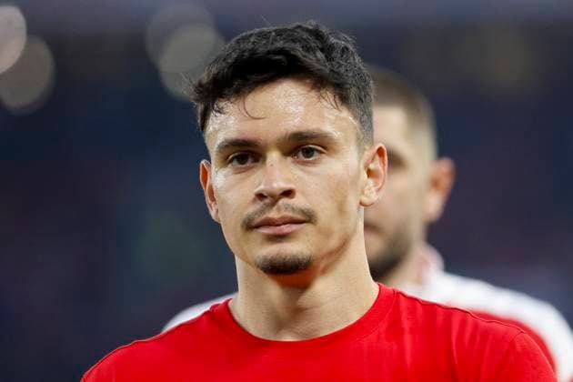 Fabian Rieder (VfB Stuttgart, 32) beim Aufwaermen vor Spielbeginn , Deutschland, Fussball, 1. Bundesliga, 31.Spieltag, 2024 2025, VfB Stuttgart vs. 1.FC Heidenheim 1846, 25.04.2025, MHP Arena, Stuttgart, Deutschland DFL REGULATIONS PROHIBIT ANY USE OF PHOTOGRAPHS AS IMAGE SEQUENCES AND OR QUASI-VIDEO. Stuttgart MHP Arena Baden-Württemberg Deutschland Copyright: xGrantxHubbsx