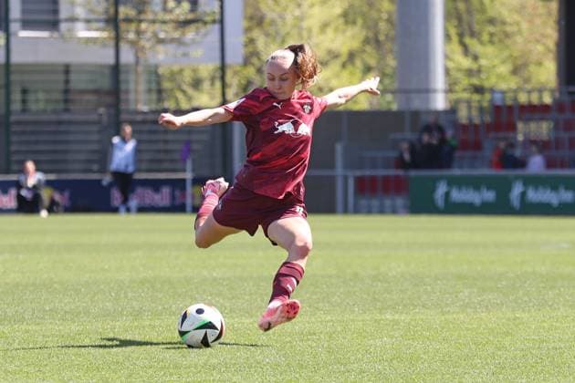 1. Bundesliga Frauen: RB Leipzig vs. SGS Essen, 26.04.25 Lou-Ann Joly (6, RB Leipzig). Fußball, Google Pixel Frauen-Bundesliga, Saison 2024 2025, 20. Spieltag: RB Leipzig vs. SGS Essen am 26.04.25, RB-Akademie Cottaweg. DFB REGULATIONS PROHIBIT ANY USE OF PHOTOGRAPHS AS IMAGE SEQUENCES AND OR QUASI-VIDEO. Copyright: xBEAUTIFULxSPORTS JanxKaeferx