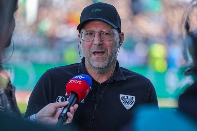 Fußball 2. Bundesliga 31. Spieltag SC Preußen Münster - SV Darmstadt 98 am 26.04.2025 im LVM-Preußenstadion in Münster Sascha Hildmann ( Trainer Cheftrainer Münster ) im Interview bei Sky DFL regulations prohibit any use of photographs as image sequences and or quasi-video.