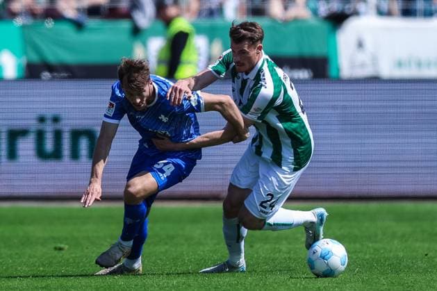 Fußball 2. Bundesliga 31. Spieltag SC Preußen Münster - SV Darmstadt 98 am 26.04.2025 im LVM-Preußenstadion in Münster Killian Corredor ( Darmstadt ), links - Niko Koulis ( Münster ), rechts DFL regulations prohibit any use of photographs as image sequences and or quasi-video.