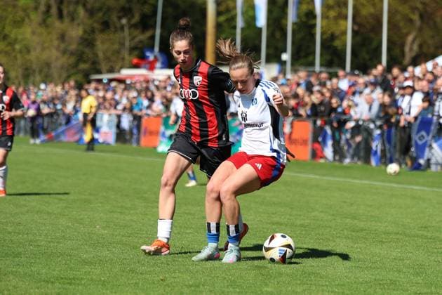 Fußball I Frauen I Saison 2024 2025 I 2. Bundesliga I 23. Spieltag I Hamburger SV - FC Ingolstadt 04 I 26.04.2025 Emma Kusch (9, FC Ingolstadt 04) & Victoria Schulz (19, Hamburger SV) Hamburg Am Volksparkstadion Hamburg Deutschland Copyright: xLobeca VivianxPfaffx