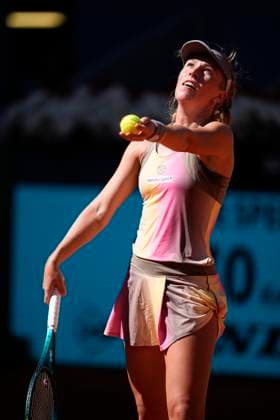 April 26, 2025, Madrid, Madrid, Spain: Magdalena Frech of Poland in action against Mirra Andreeva of Russia during the Mutua Madrid Open 2025, ATP, Tennis Herren Masters 1000 and WTA, Tennis Damen 1000 tennis tournament, celebrated at Caja Magica on April 26, 2025 in Madrid, Spain. Madrid Spain - ZUMAa181 20250426_zaa_a181_014 Copyright: xOscarxJ.xBarrosox