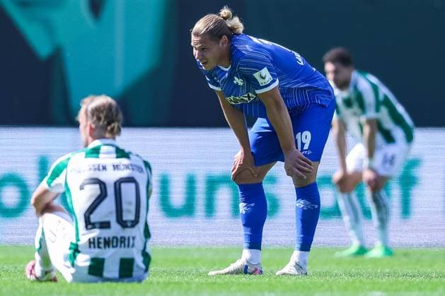 Fußball 2. Bundesliga 31. Spieltag SC Preußen Münster - SV Darmstadt 98 am 26.04.2025 im LVM-Preußenstadion in Münster Fynn Lakenmacher ( Darmstadt ) enttäuscht nach dem Spiel DFL regulations prohibit any use of photographs as image sequences and or quasi-video.