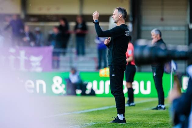 Alexander Ende (SC Verl, Cheftrainer) gestikuliert GER, SC Verl vs. FC Erzgebirge Aue, Fussball, 3. Liga, 35. Spieltag, Spielzeit 2024 2025, 26.04.2025 DFL Regulations prohibit any use of photographers as image sequences and or quasi-video. GER, SC Verl vs. FC Erzgebirge Aue, Fussball, 3. Liga, 35. Spieltag, Spielzeit 2024 2025, 26.04.2025 Verl *** Alexander Ende SC Verl, Head Coach gesticulates GER, SC Verl vs FC Erzgebirge Aue, Football, 3 Liga, 35 Matchday, Season 2024 2025, 26 04 2025 DFL Regulations prohibit any use of photographers as image sequences and or quasi video GER, SC Verl vs FC Erzgebirge Aue, Football, 3 Liga, 35 Matchday, Season 2024 2025, 26 04 2025 Verl Copyright: xEibner-Pressefoto JanxRollingerx EP_JSK