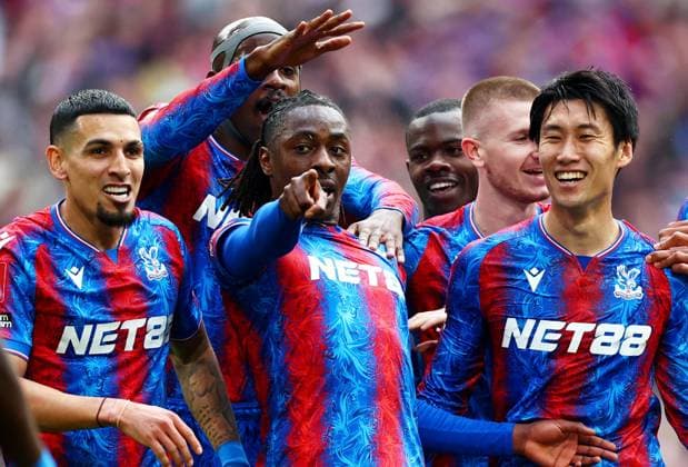 Sport Themen der Woche KW17 Sport Bilder des Tages Eberechi Eze of Crystal Palace celebrates scoring a goal after making the score 1-0. Crystal Palace v Aston Villa, Emirates FA Cup, Semi Final, Football, Wembley Stadium, London, UK - 26 Apr 2025 EDITORIAL USE ONLY No use with unauthorised audio, video, data, fixture lists, club league logos or live services. Online in-match use limited to 120 images, no video emulation. No use in betting, games or single club league player publications.  Copyright: xJamesxMarsh Shutterstockx 15269680bo