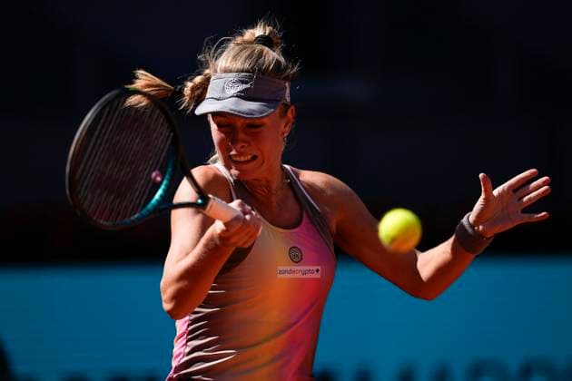 April 26, 2025, Madrid, Madrid, Spain: Magdalena Frech of Poland in action against Mirra Andreeva of Russia during the Mutua Madrid Open 2025, ATP, Tennis Herren Masters 1000 and WTA, Tennis Damen 1000 tennis tournament, celebrated at Caja Magica on April 26, 2025 in Madrid, Spain. Madrid Spain - ZUMAa181 20250426_zaa_a181_038 Copyright: xOscarxJ.xBarrosox