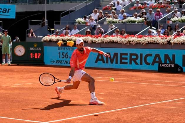 April 26, 2025, Madrid, Madrid, Spain: Novak Djokovic of Serbia in action against Matteo Arnaldi of Italy during the Mutua Madrid Open 2025, ATP, Tennis Herren Masters 1000 and WTA, Tennis Damen 1000 tennis tournament, celebrated at Caja Magica on April 26, 2025 in Madrid, Spain. Madrid Spain - ZUMAa181 20250426_zaa_a181_066 Copyright: xOscarxJ.xBarrosox