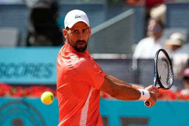 April 26, 2025, Madrid, Madrid, SPAIN: Novak Djokovic of Serbia plays against Matteo Arnaldi of Italy during the Mutua Madrid Open 2025, ATP, Tennis Herren Masters 1000 and WTA, Tennis Damen 1000, tennis tournament celebrated at Caja Magica on April 26, 2025 in Madrid, Spain. Madrid SPAIN - ZUMAa181 20250426_zaa_a181_093 Copyright: xDennisxAgyemanx