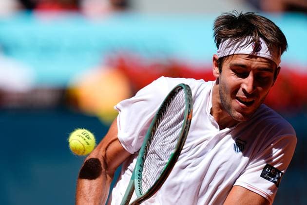April 26, 2025, Madrid, Madrid, SPAIN: Tomas Martin Etcheverry of Argentina plays against Lorenzo Musetti of Italy during the Mutua Madrid Open 2025, ATP, Tennis Herren Masters 1000 and WTA, Tennis Damen 1000, tennis tournament celebrated at Caja Magica on April 26, 2025 in Madrid, Spain. Madrid SPAIN - ZUMAa181 20250426_zaa_a181_135 Copyright: xDennisxAgyemanx