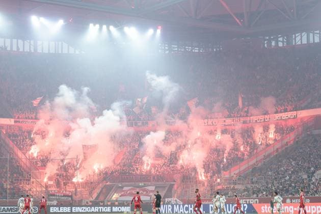2. Fussball Bundesliga; Fortuna Düsseldorf 1895 - 1. FC Nürnberg; 26.04.2025 Immer wieder brennt es in der Gastkurve der Fans des 1. FC Nürnberg 2. Fussball Bundesliga, Fortuna Düsseldorf 1895 - 1. FC Nürnberg, Düsseldorf, Merkur Spiel-Arena am 26.04.2025 DFL REGULATIONS PROHIBIT ANY USE OF PHOTOGRAPHS AS IMAGE SEQUENCES AND OR QUASI-VIDEO.