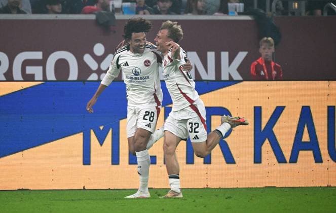 Sport Themen der Woche KW17 Sport Bilder des Tages Fussball, 2. Bundesliga, Deutschland, Herren, Saison 2024 2025, 31. Spieltag, Merkur-Spiel-Arena Düsseldorf, Fortuna Düsseldorf - FC Nürnberg; Jubel Janis Antiste (FCN) nach seinem Tor zum 0:1, zusammen mit Tim Janisch (FCN). Jubel, Freude, Aktion. *** Soccer, 2 Bundesliga, Germany, Men, Season 2024 2025, 31 Matchday, Merkur Spiel Arena Düsseldorf, Fortuna Düsseldorf FC Nuremberg cheer Janis Antiste FCN after his goal to 0 1, together with Tim Janisch FCN cheer, joy, action