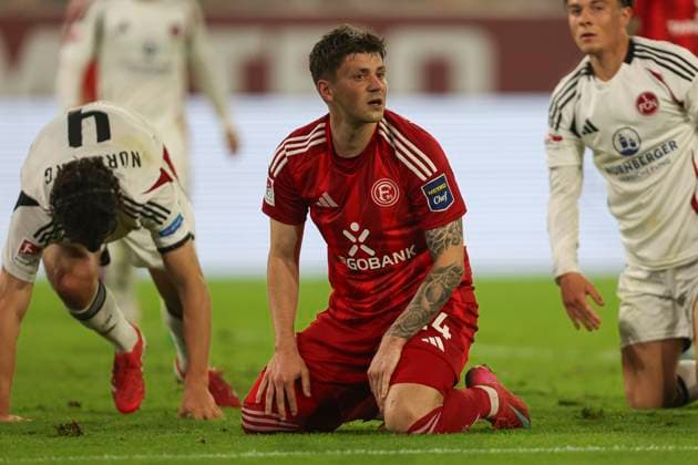 Dawid Kownacki (Fortuna Duesseldorf) ist enttaeuscht waehrend des Spiels der 2. Bundesliga zwischen Fortuna Düsseldorf und 1. FC Nürnberg im Merkur Spiel-Arena am 26. April 2025 in Düsseldorf, Deutschland. (Foto von Oliver Kaelke DeFodi Images) +++ Dawid Kownacki (Fortuna Duesseldorf) looks dejected during the 2. Bundesliga match between Fortuna Düsseldorf and 1. FC Nürnberg at Merkur Spiel-Arena on April 26, 2025 in Düsseldorf, Germany. (Photo by Oliver Kaelke DeFodi Images) DFB DFL REGULATIONS PROHIBIT ANY USE OF PHOTOGRAPHS AS IMAGE SEQUENCES AND OR QUASI-VIDEO. (Photo by Oliver Kaelke DeFodi Images)